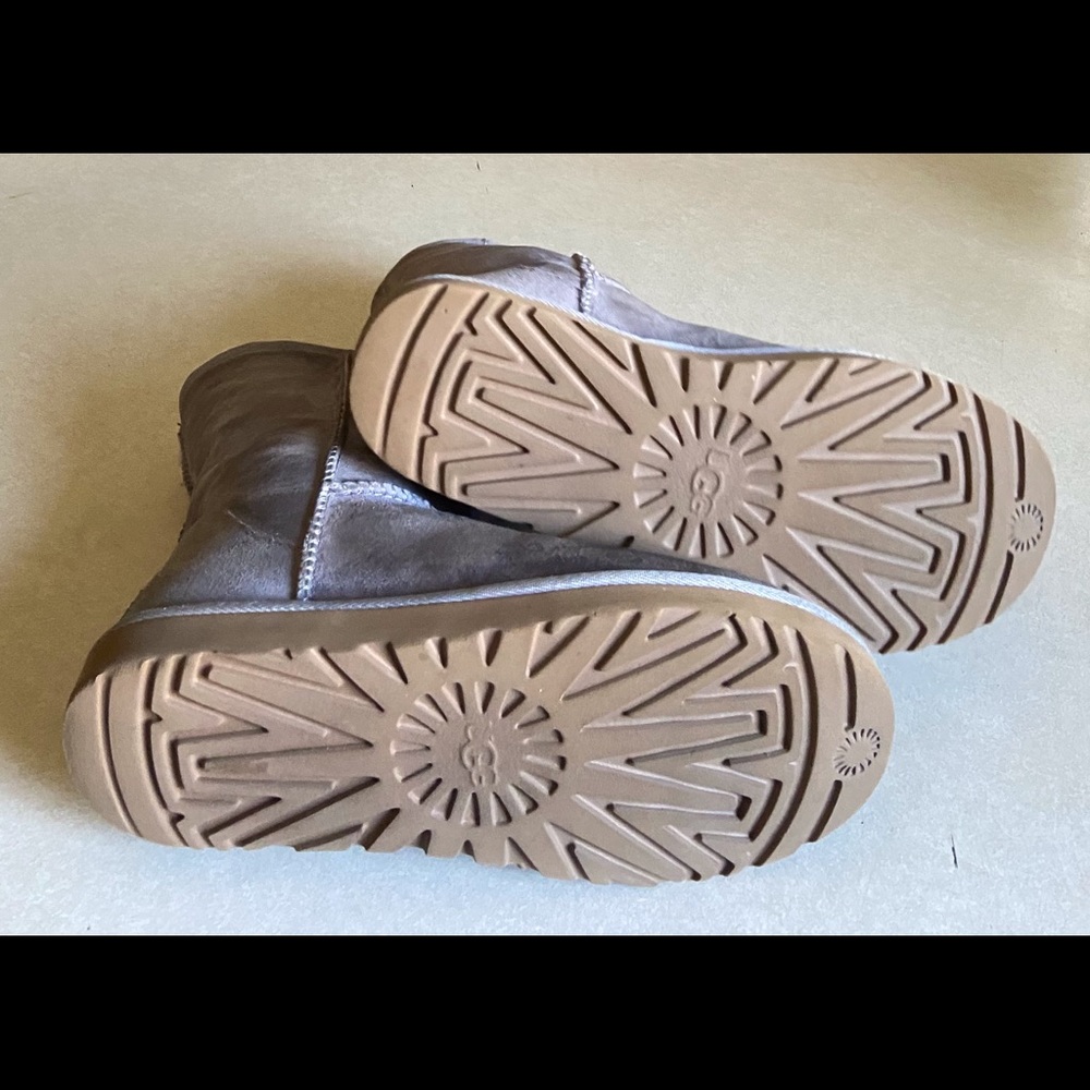 Ugg Classic Short Boot . - image 8
